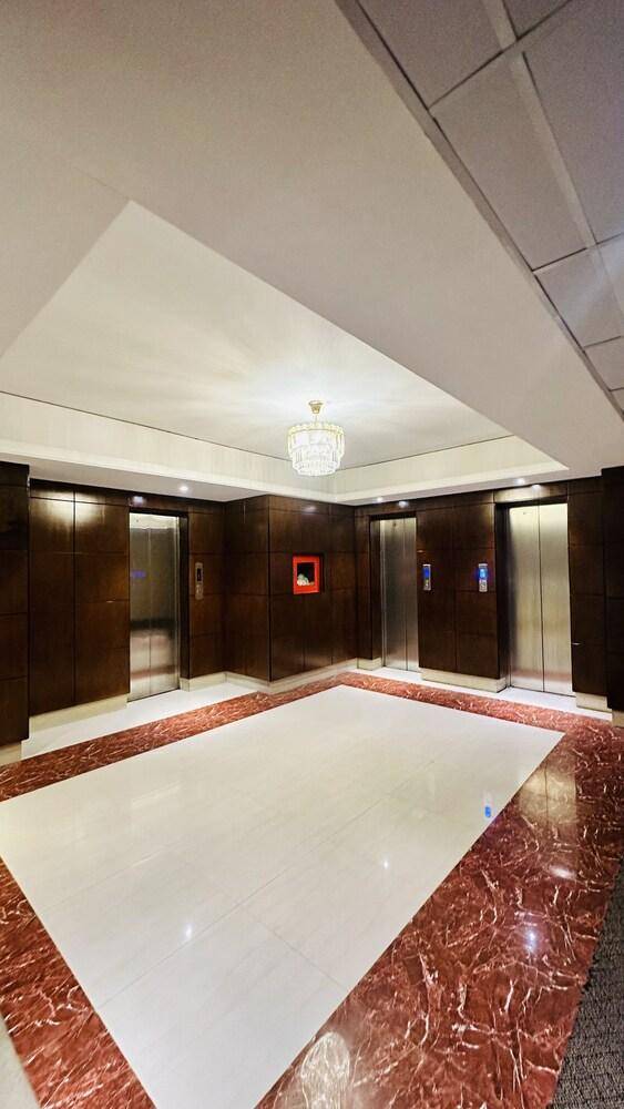 HOTEL THE CAPITAL LTD