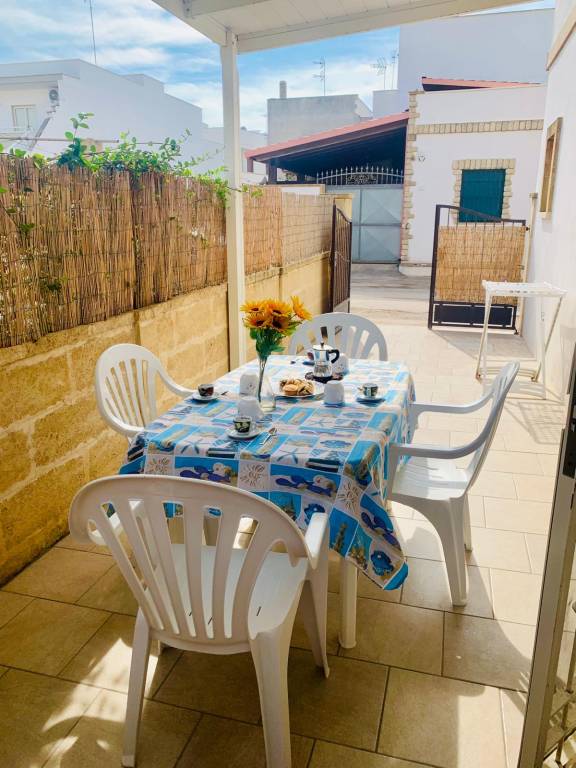 House with patio & BBQ | Pets allowed — photo 2