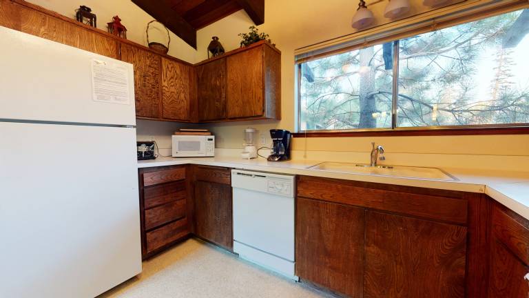 Fully equipped beautiful condo with jacuzzi, sauna & pool | Close to the ski | Pets are welcome — photo 3