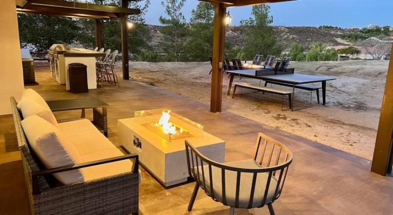 Vacation home with hot tub — photo 5
