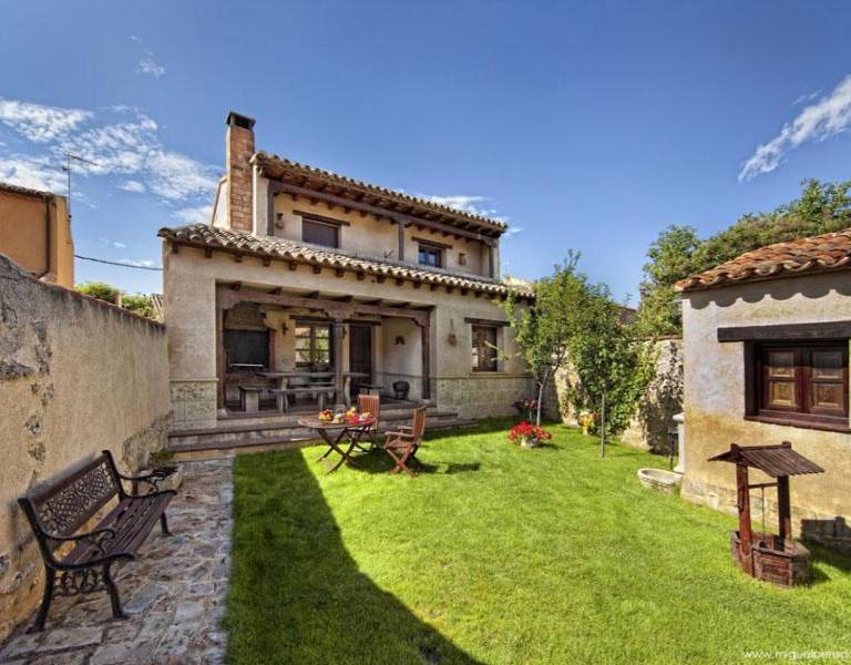 Country House 'De Urueña Casa De Ilustres' with Terrace, Private Garden and Balcony — photo 3