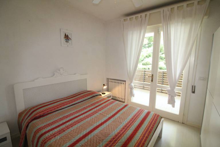 Villa with yard & terrace | Garden view — photo 4