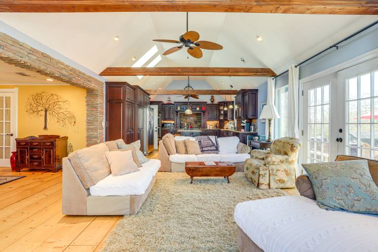 Large Deck: Luxe 6-Acre Retreat in Dahlonega! — photo 5