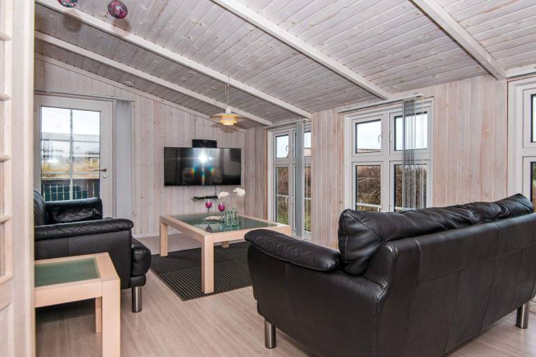 House with terrace | Next to the beach | Pets are welcome — photo 3