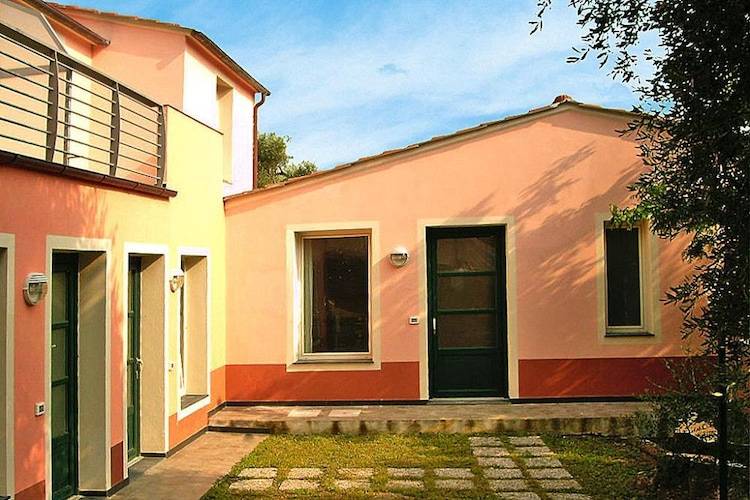 Holiday apartment with patio & pool — photo 3