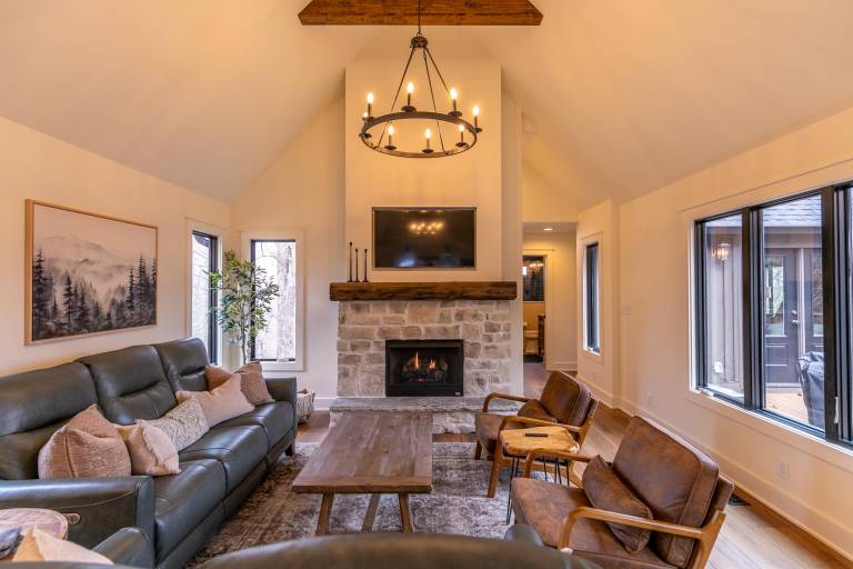 Cornerstone: 100% Renovated, In-Town Boone! Hot tub, Pet Friendly, Pool Table — photo 4