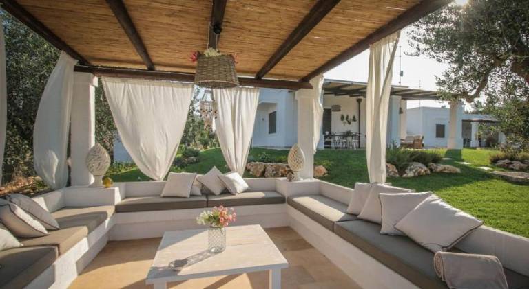 Villa with pool — photo 3