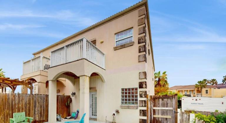 House | Beach nearby | Pets allowed in South Padre Island, TX
