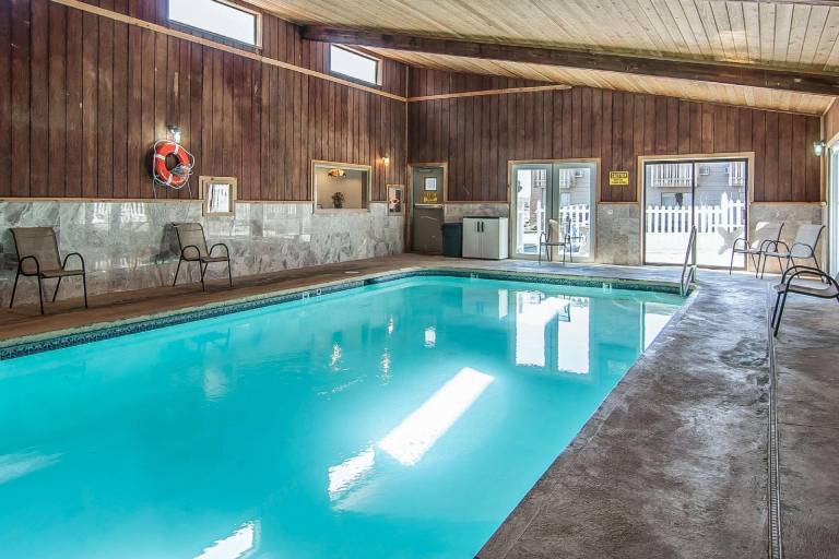Econo Lodge Inn & Suites Madras — photo 3