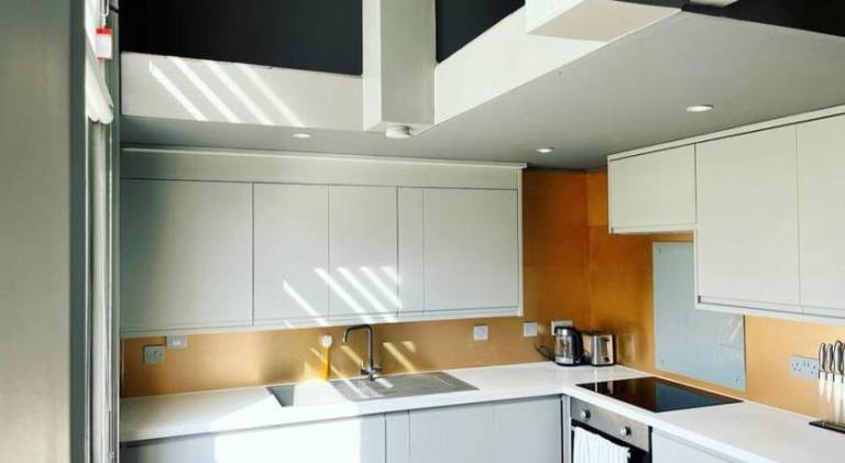 22 Stunning Large Loft - Great Location - Free Onsite Parking - Garden View- Quiet — photo 3