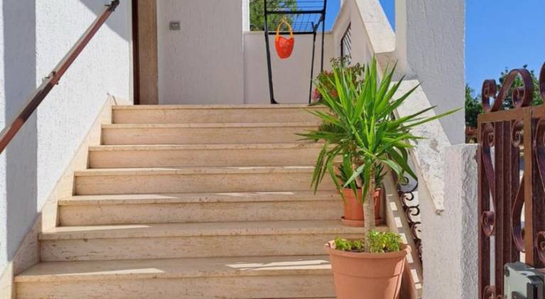 House with 2 rooms for 6 persons in Bari