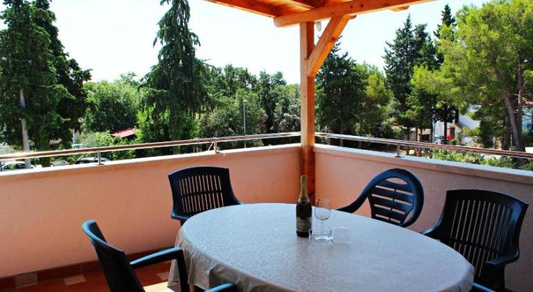 Holiday apartment with barbecue, pool & terrace — photo 5