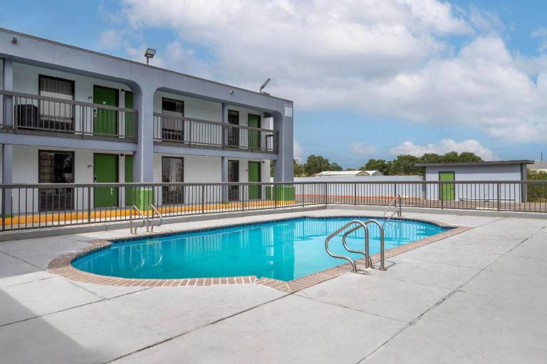 Days Inn by Wyndham Victoria TX East — photo 2