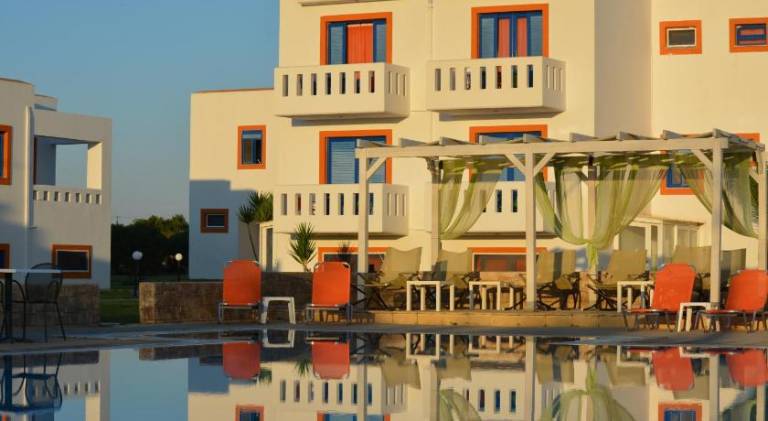 Beautiful serviced apartment with pool, terrace & garden | Pets are welcome — photo 3