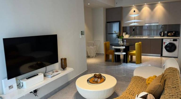 Apartment with garden, pool & patio | Near Petaling Street | Pets allowed — photo 2