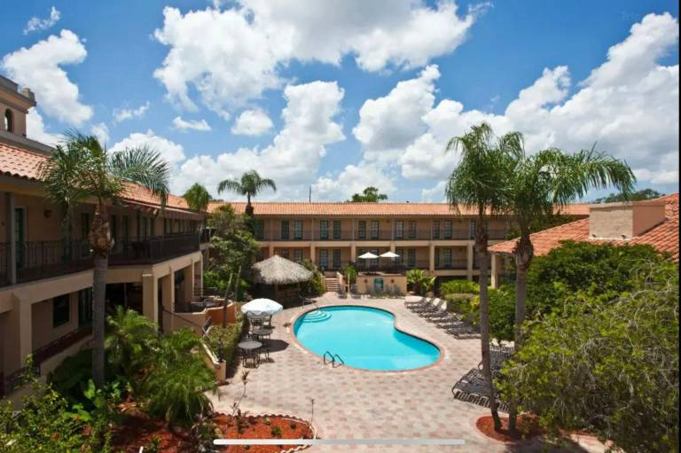 Red Roof PLUS & Suites Tampa — photo 3