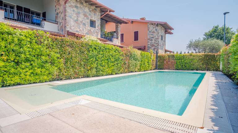 Children-friendly apartment with pool & yard | Garden view | Suitable for remote work | Pets are welcome in Pozzolengo