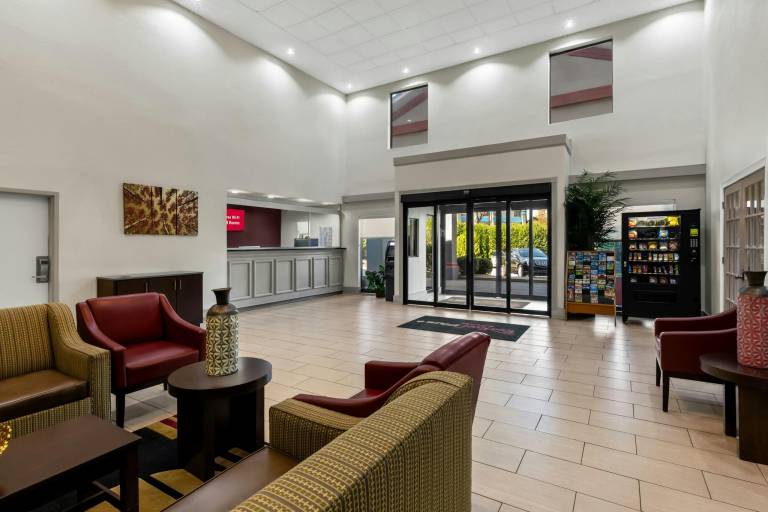 Red Roof PLUS & Suites Atlanta Airport South — photo 2