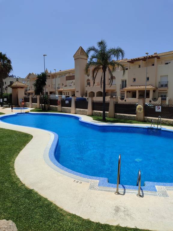 Holiday apartment with jacuzzi, patio & yard | Beach nearby | Dogs allowed — photo 2
