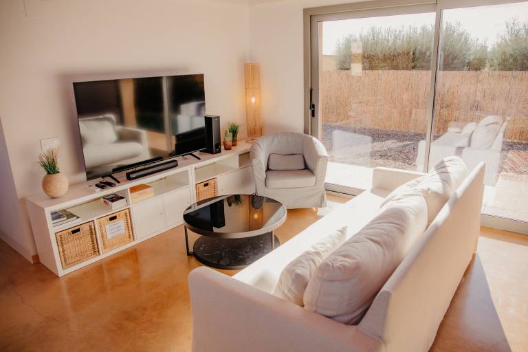 Children-friendly vacation home with yard, BBQ & private pool | Pool view | Pets allowed — photo 5