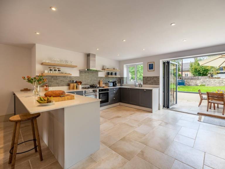 Cottage with garden & barbecue in Crickhowell