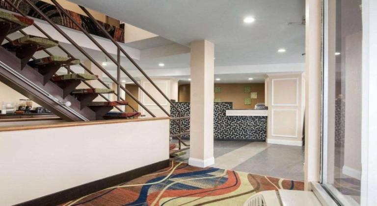 Rodeway Inn Syracuse Carrier Circle — photo 5