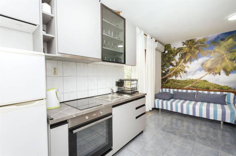 Wonderful apartment with terrace, private pool & grill | Garden view | Pet-friendly — photo 3