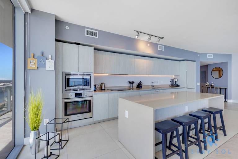 Direct Oceanfront Sky Home w Corner Wraparound — photo 3