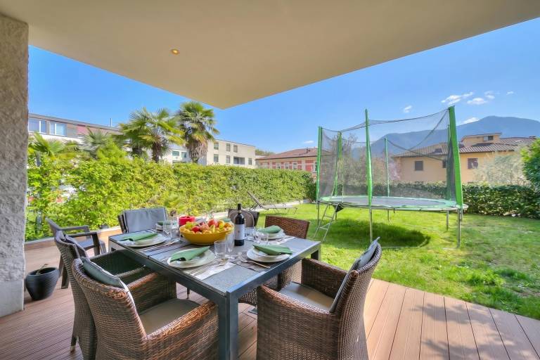 Family-oriented beautiful holiday apartment with patio & yard | Mountain view | Pets allowed in Paradiso