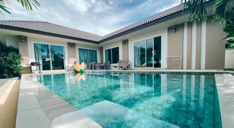 Charming villa with pool | Dogs allowed in Karon