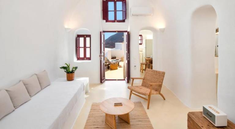 Villa with hot tub & terrace | Perfect for remote work — photo 2