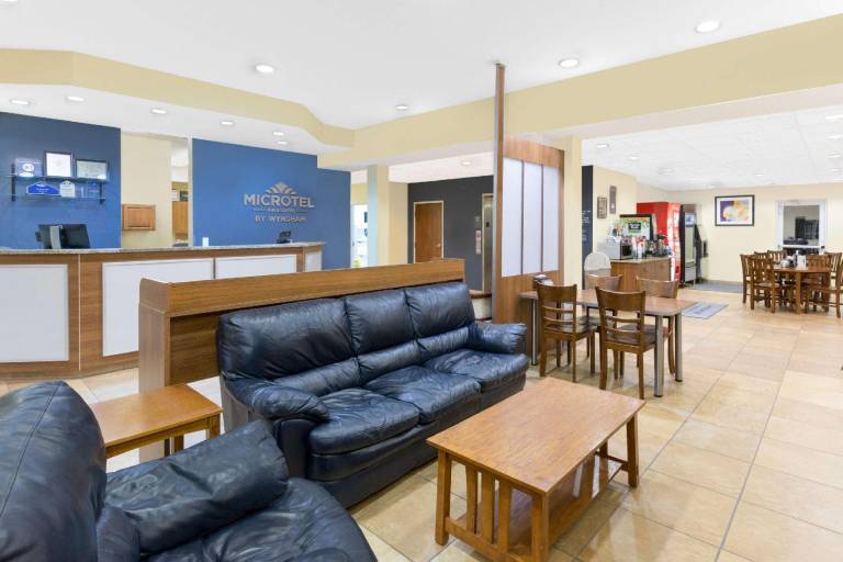 Microtel Inn & Suites by Wyndham Kearney — photo 2