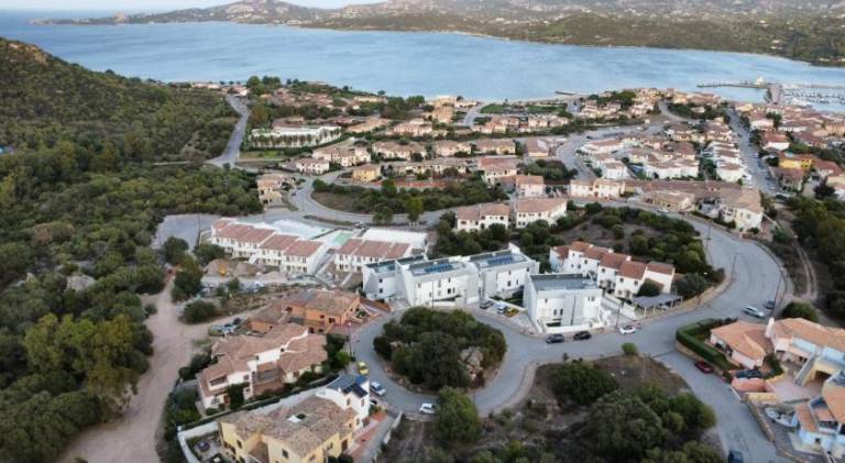 Rental apartment with pool & patio in Baja Sardinia