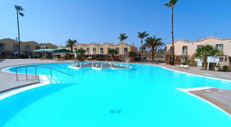 Holiday apartment with yard & pool in San Bartolomé de Tirajana