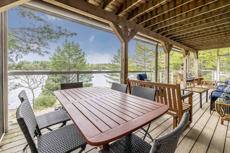 Family-oriented nice vacation home with barbeque, yard & patio | Garden view | Pet-friendly — photo 3