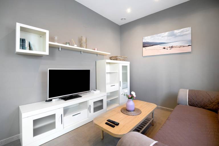 Rental apartment with yard, fast internet & hot tub | City view | Perfect for remote work — photo 2