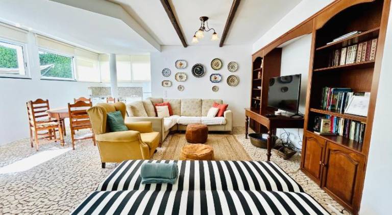 Villa | Near Farmers Market | Pets allowed — photo 2