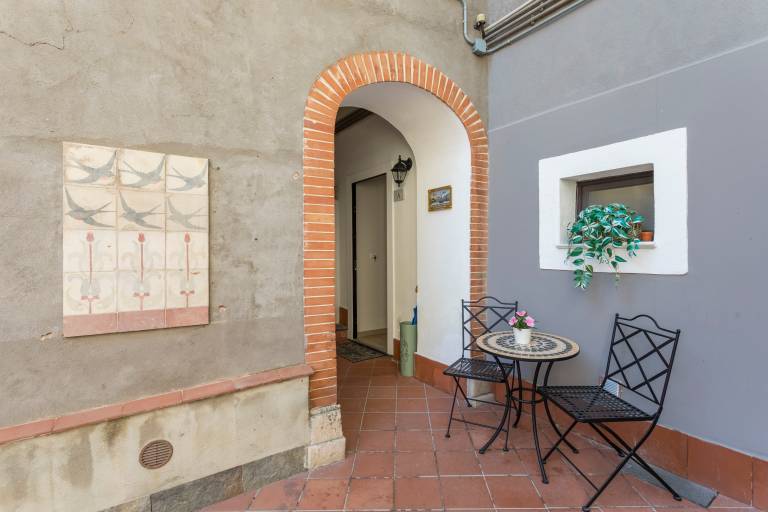 Ariel House Apartment with Private Patio in Central Catania — photo 4