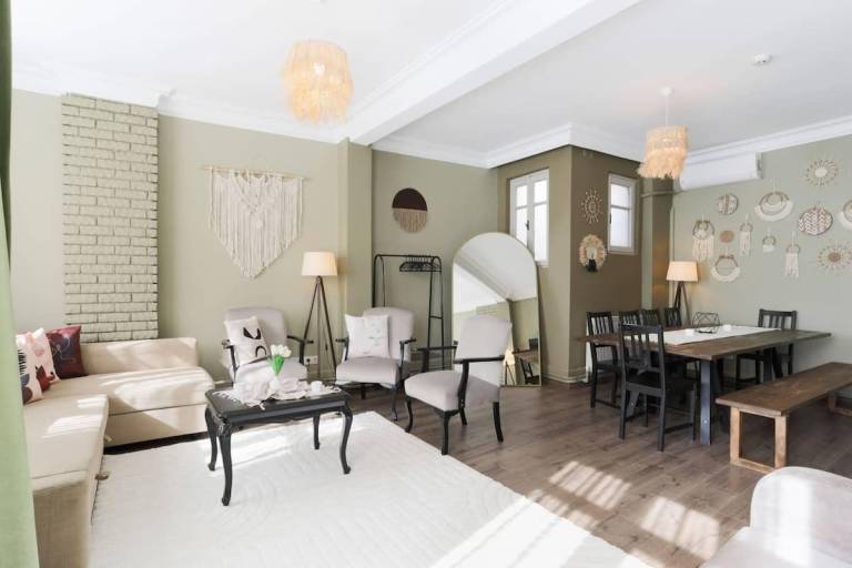 Central & Spacious Near Taksim - Grps&Fams-5BR-13P in Marmara