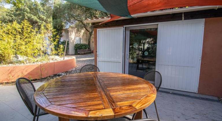 Serviced apartment with garden, grill & patio — photo 5
