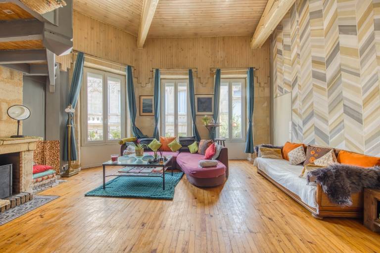 Duplex Heart of Bordeaux – Elegance, Comfort and City Views — photo 2