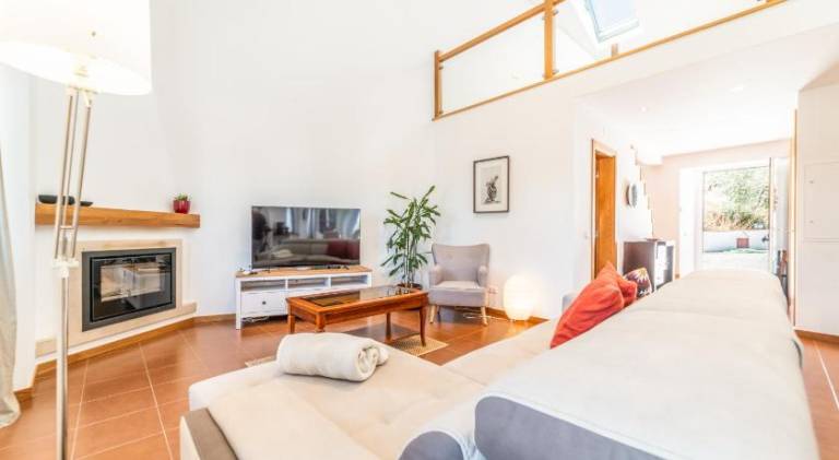 Apartment with pool, hot tub & barbeque | Pet-friendly — photo 2