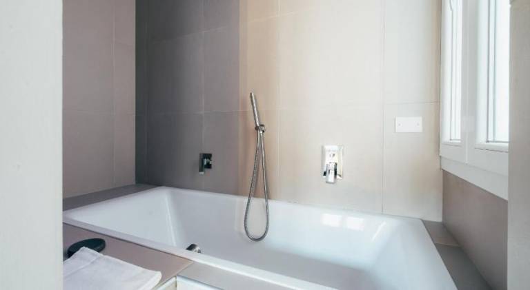 Holiday apartment with jacuzzi | Near Two Towers — photo 4
