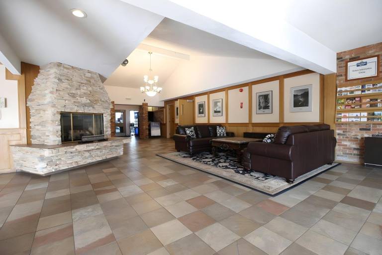 Medicine Hat Inn & Suites — photo 4