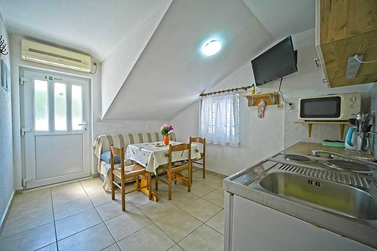 Matana Pomena - A1 Apartment with Balcony and Sea View — photo 4