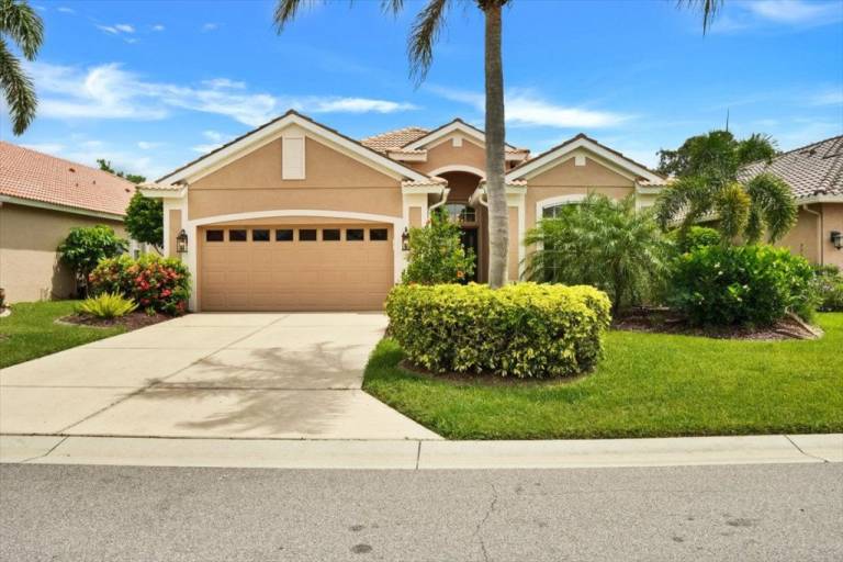 Vacation home with barbecue, private pool & patio in Venice, FL