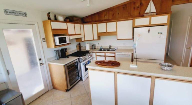 The Butterfly Cottage - Certified Butterfly Sanctuary - Ocean View Hot Tub - Authentic Keys Charm — photo 2