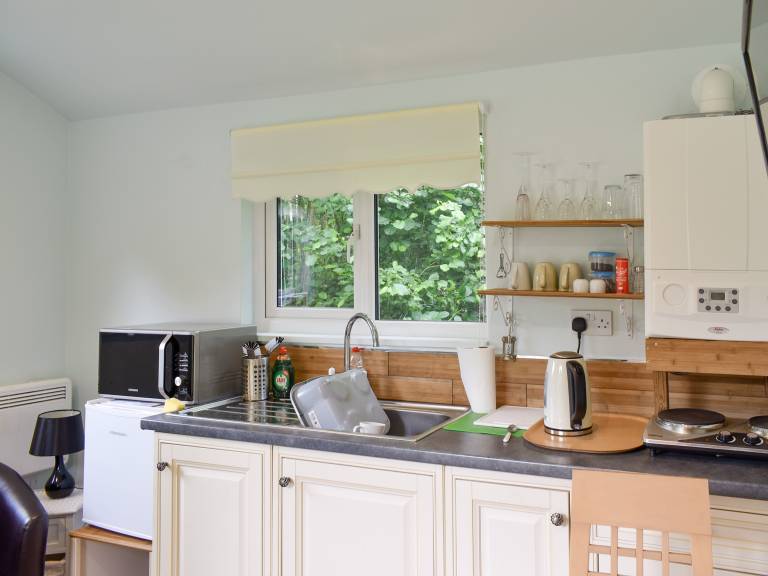 Shepherds Hut 3 at Laddingford - UK32532 — photo 4