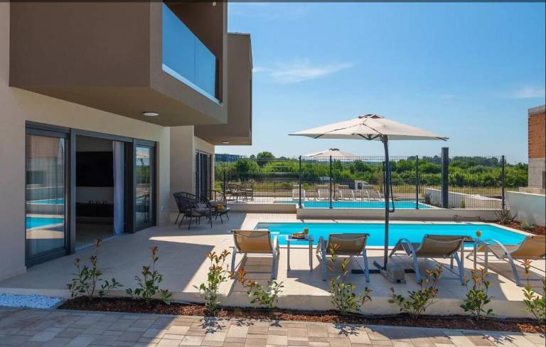 Fully equipped villa with pool & barbeque | Sea view | Pet-friendly in Novigrad