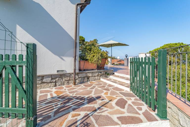 Villa with patio, garden & barbeque — photo 4